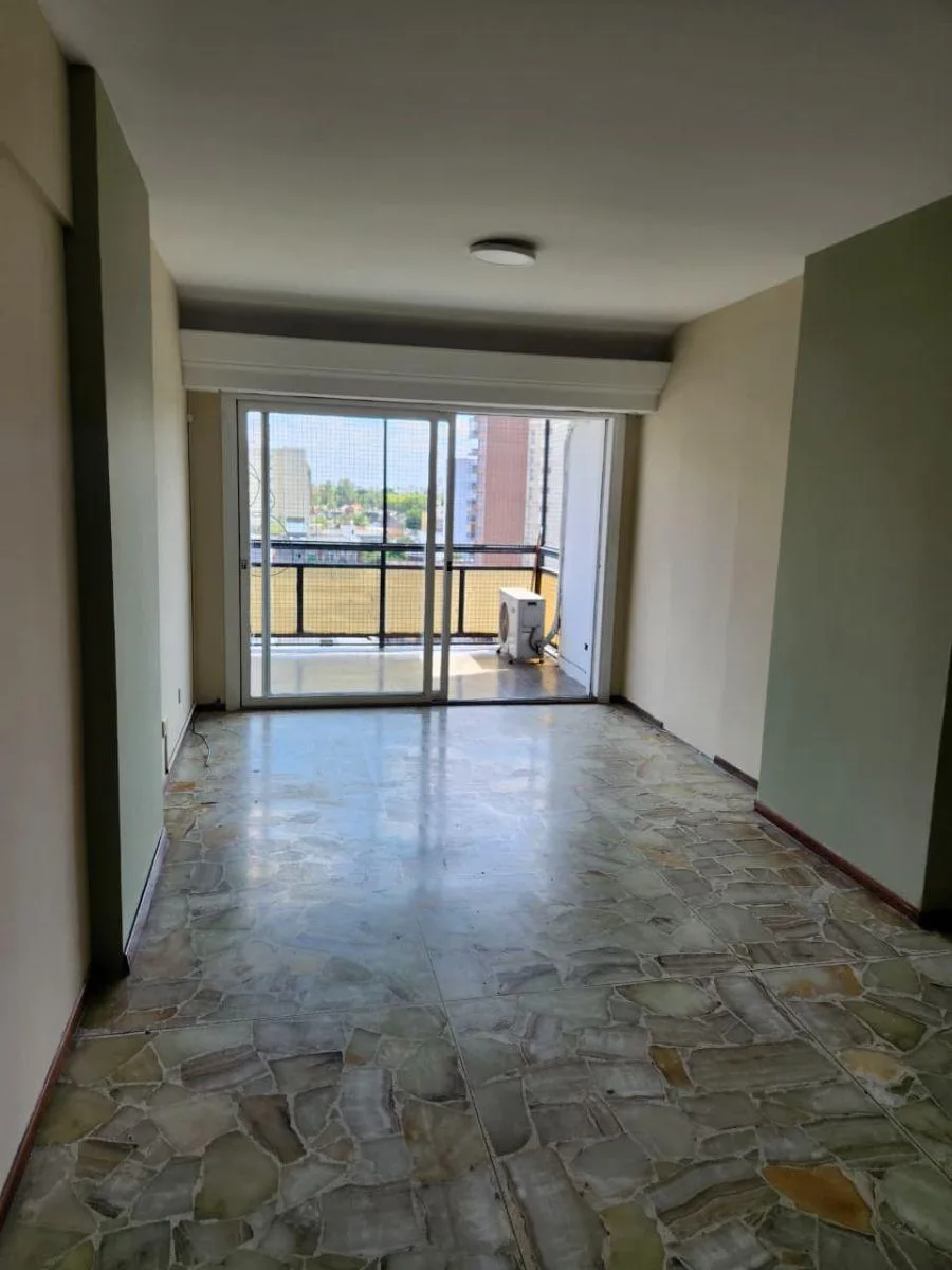 Departamento de 5 ambientes al frente en Ramos Mejía