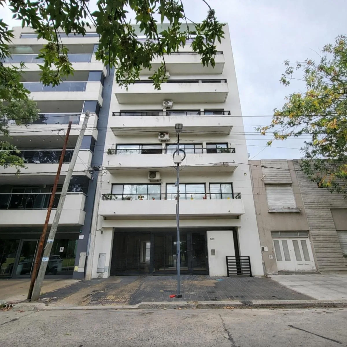 Studio apartment facing Plaza Malvinas in La Plata