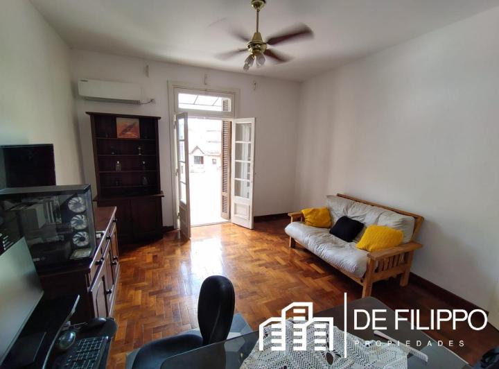 Apartamento de três ambientes no 2º andar por escada em Villa Devoto