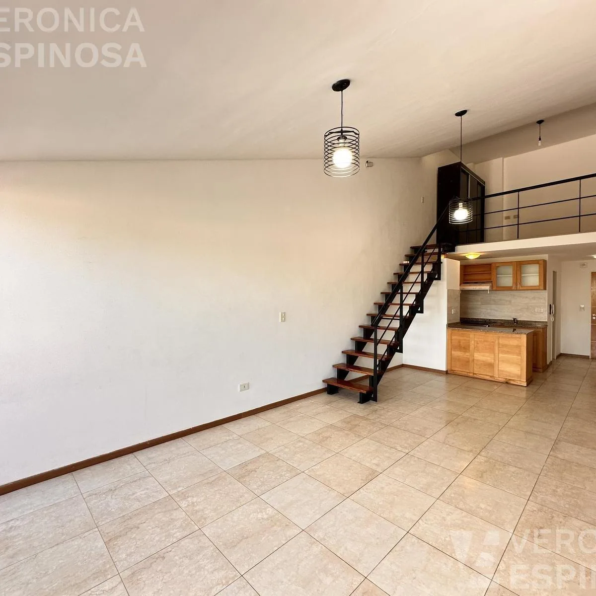 Apartamento tipo loft de dois ambientes com vaga de garagem em Ituzaingó