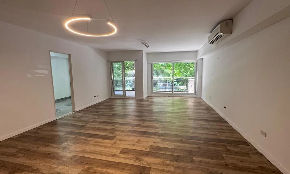 Apartamento de quatro ambientes sem mobília em Puerto Madero