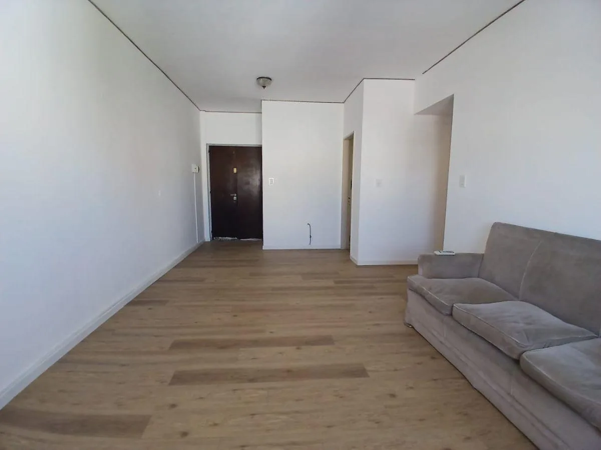 Apartamento semipiso de 2 dormitórios em La Plata