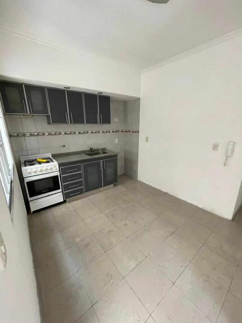 Apartamento de 2 ambientes com pátio em Lanús