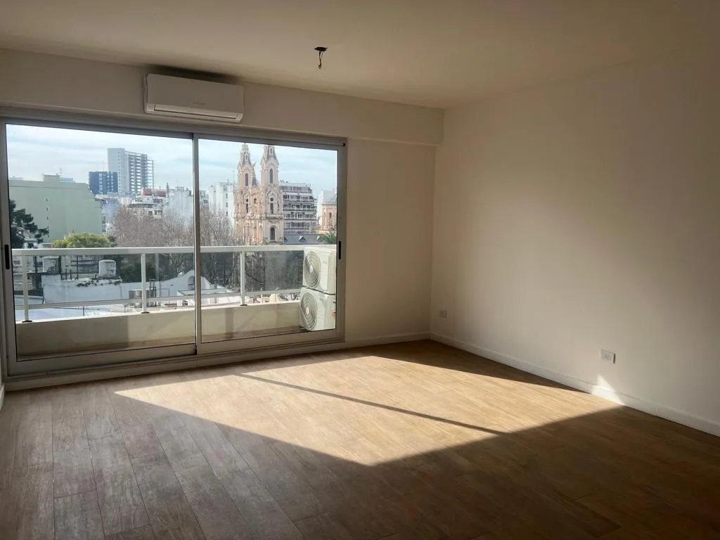 Departamento en Alquiler. 2 Ambientes a Estrenar. Balcón con Vista Abierta