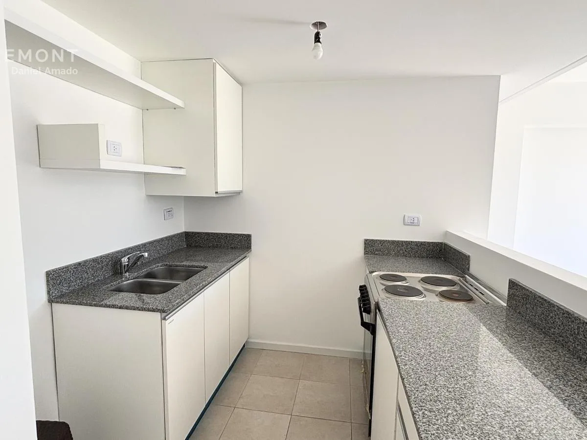 Departamento de 2 ambientes solo uso profesional con balcón terraza en Almagro