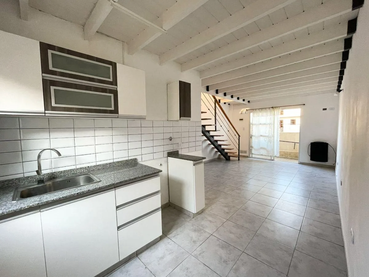 Two-bedroom apartment on Av. 12 de Octubre in Quilmes Oeste