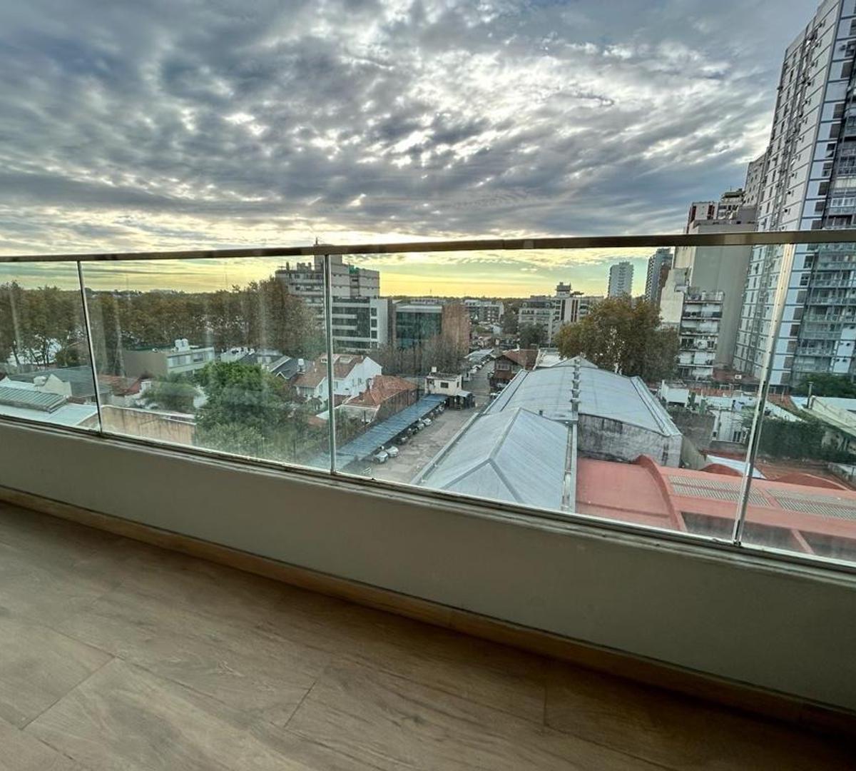 Dúplex de 3 dormitorios en Florida con terraza en L
