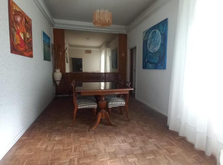 Меблированная квартира с 4 комнатами в Caballito