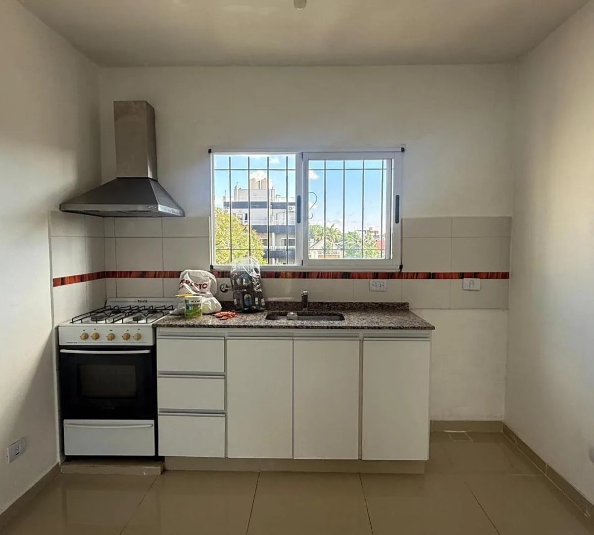 Monoambiente en Tres de Febrero con lavadero y terraza