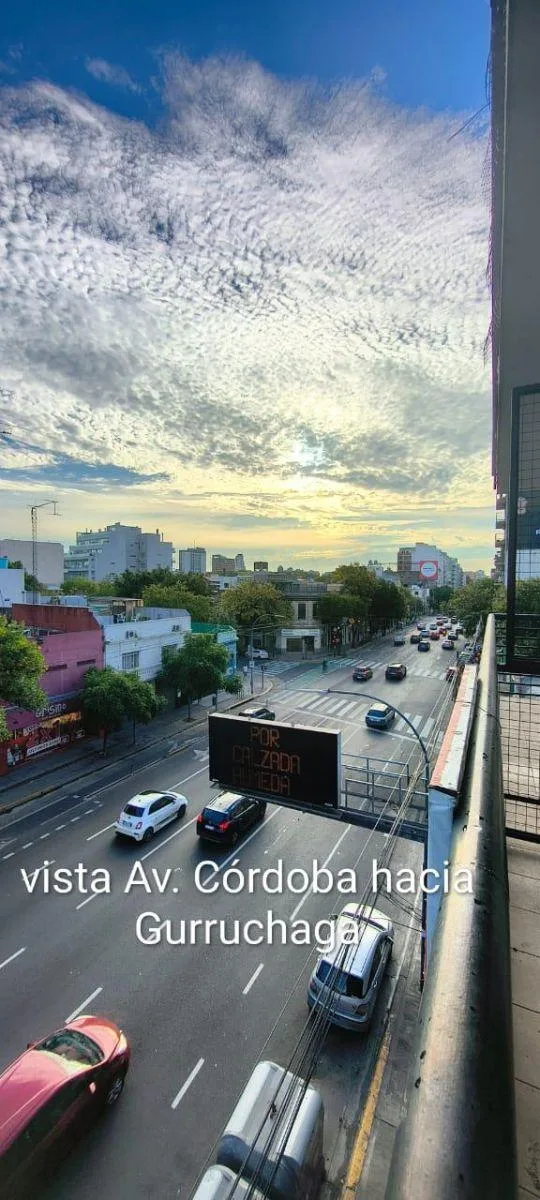 Kitnet divisível com varanda de frente em Villa Crespo