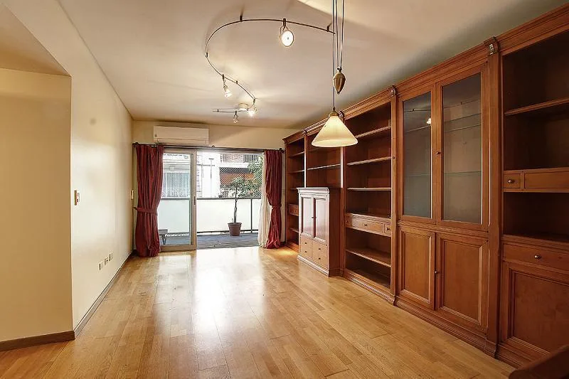 Departamento de 3 ambientes al frente reciclado en Recoleta