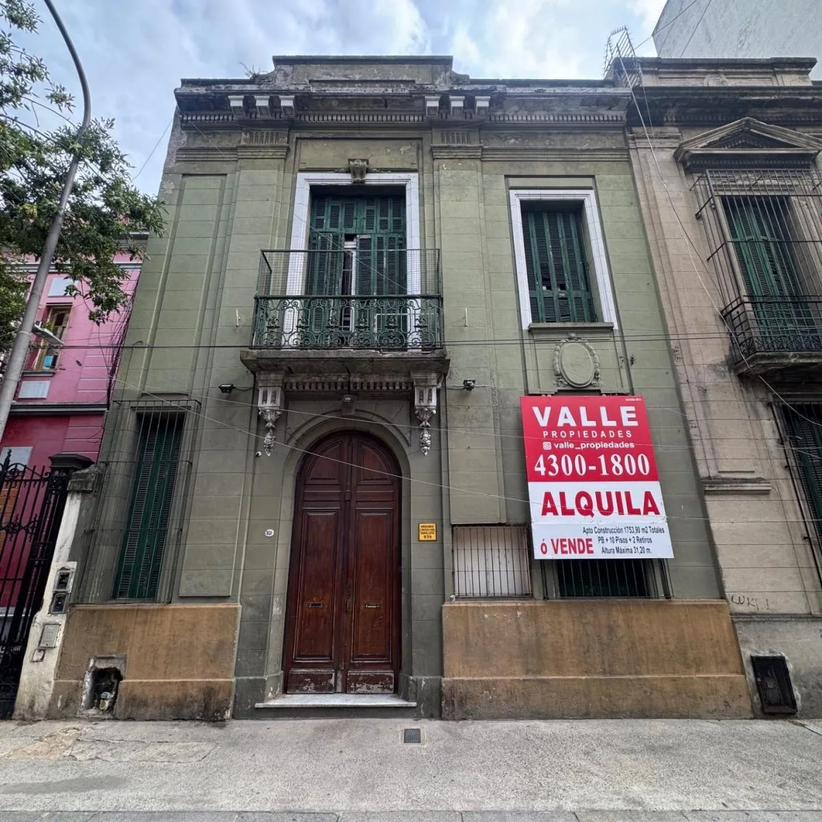 Casa de 8 ambientes para locação em Barracas