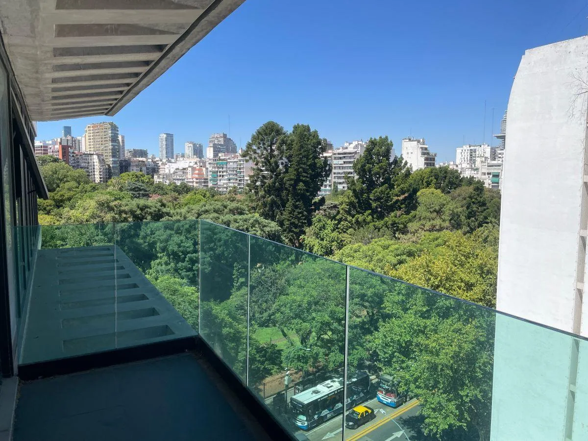 Ambiente en edificio moderno al frente en Palermo
