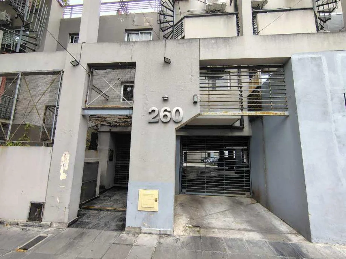 Apartamento de dois ambientes em Morón com jardim privativo