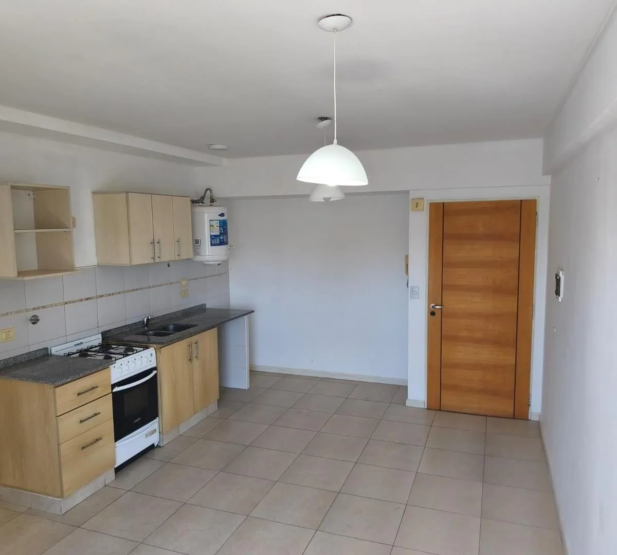 Departamento de 2 ambientes con balcón al frente en Morón Centro