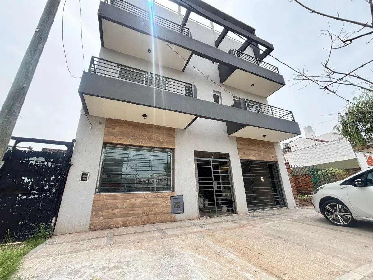 Apartamento de 2 ambientes novo no primeiro andar em Lanús