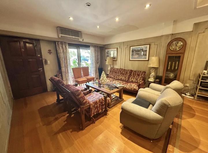 Furnished duplex with 4 bedrooms in Coghlan