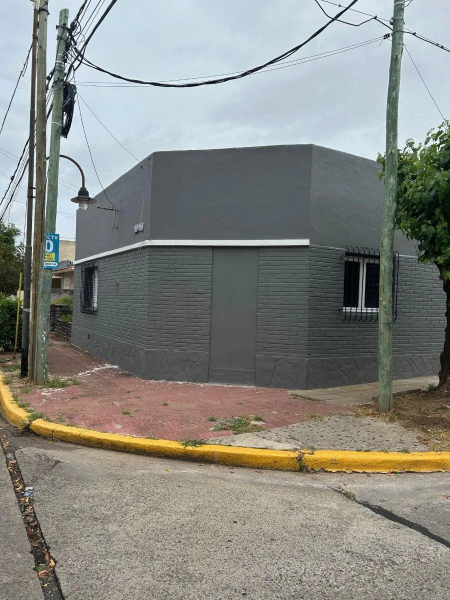 Three-bedroom PH in Victoria