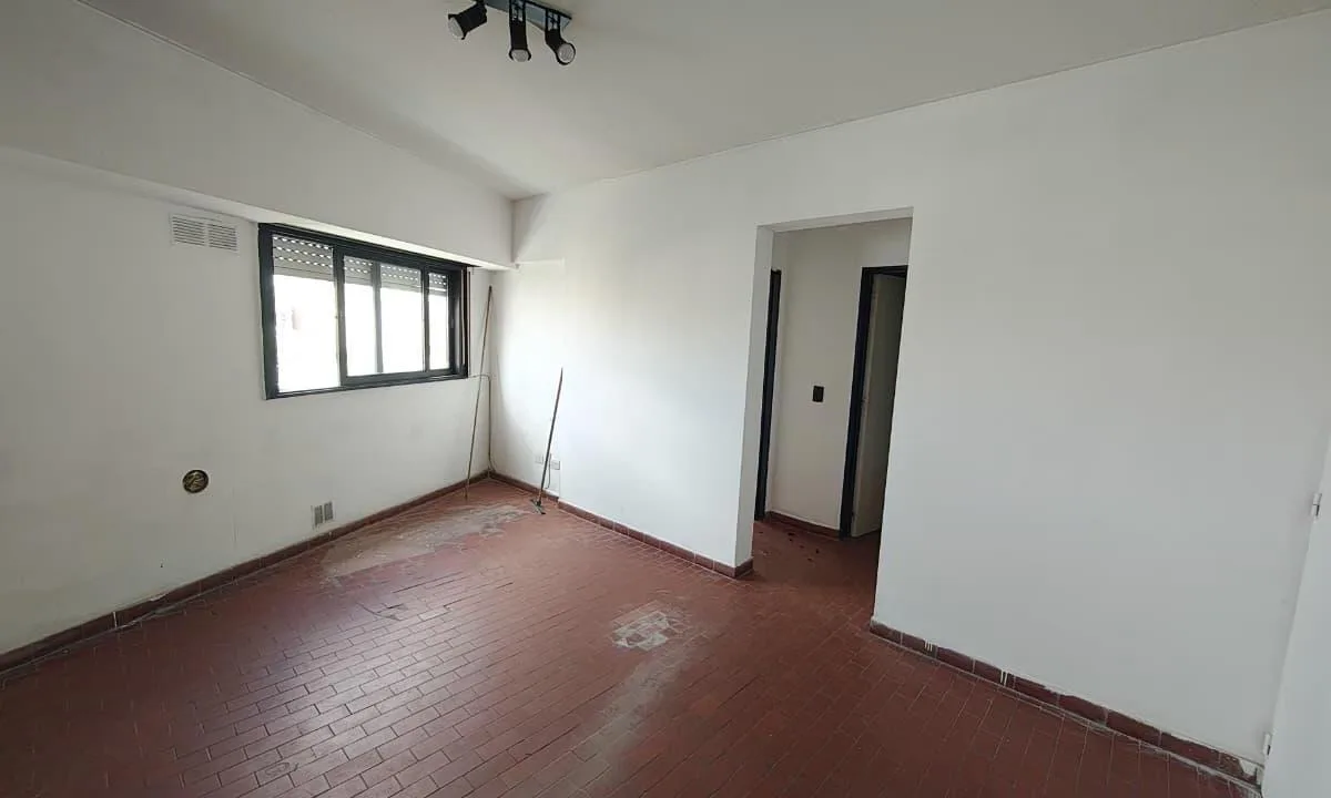 Apartamento de 2 ambientes com 1 dormitório para alugar em Lanús Este