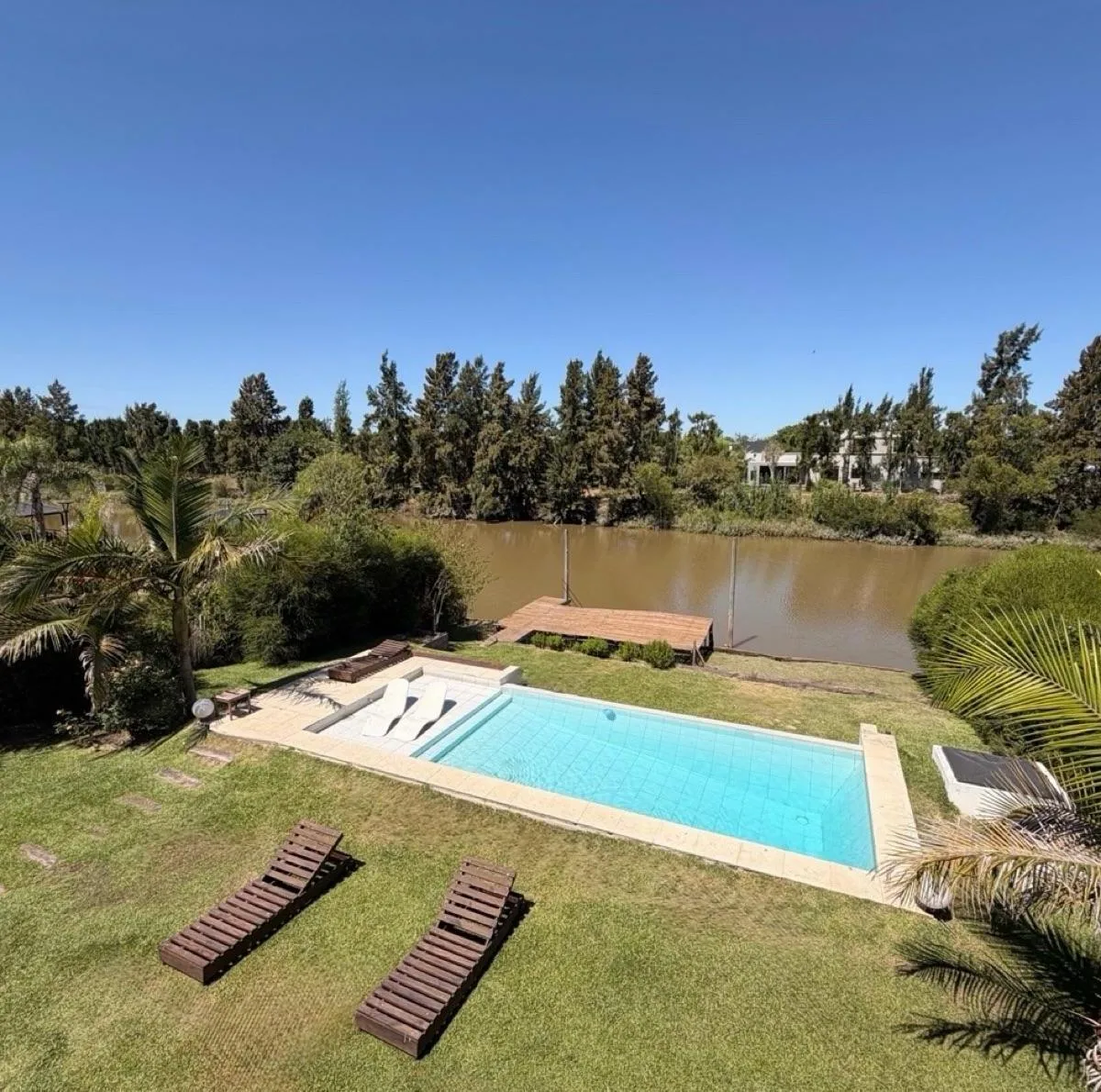 Five-bedroom house by the river in Tigre