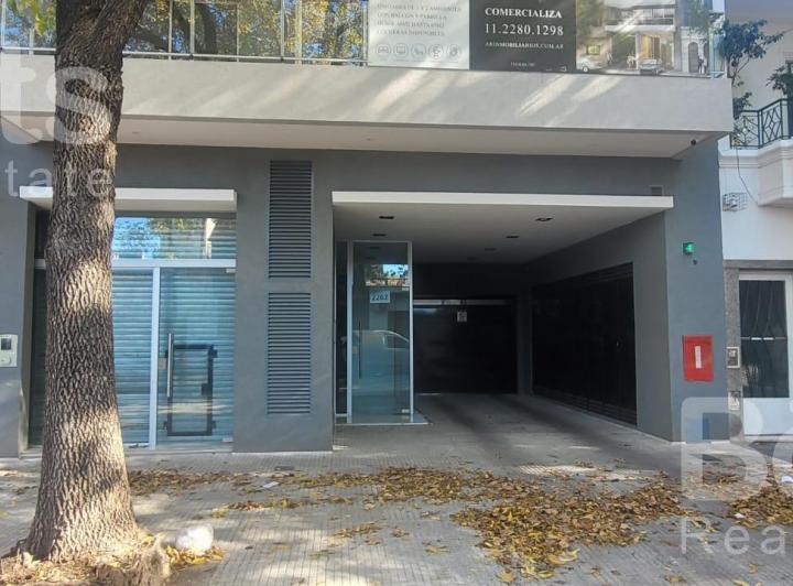 Apartamento de 2 ambientes com varanda e área de churrasco em Monte Castro