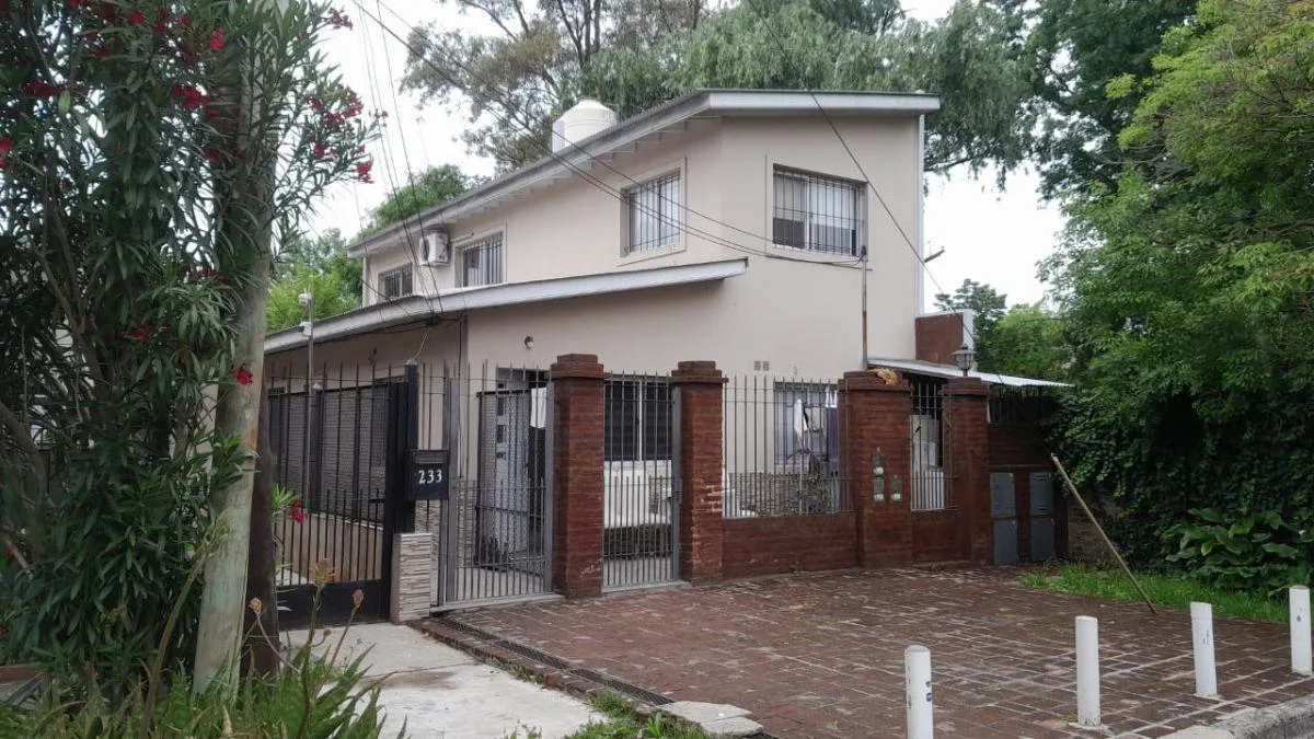 Alquiler de Duplex en Adrogue: 2 Ambientes, Sin Cochera