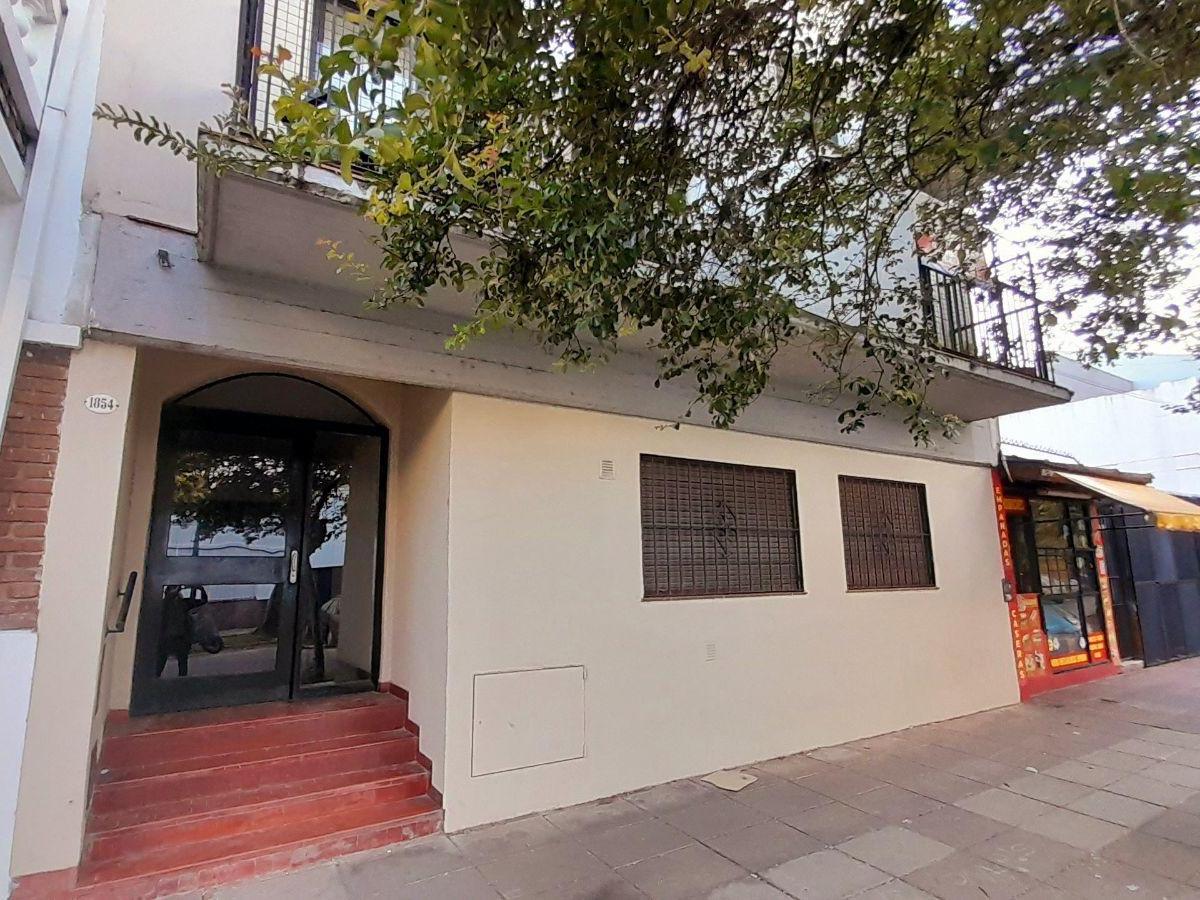 Apartamento de dois ambientes em Florida, com pátio privativo