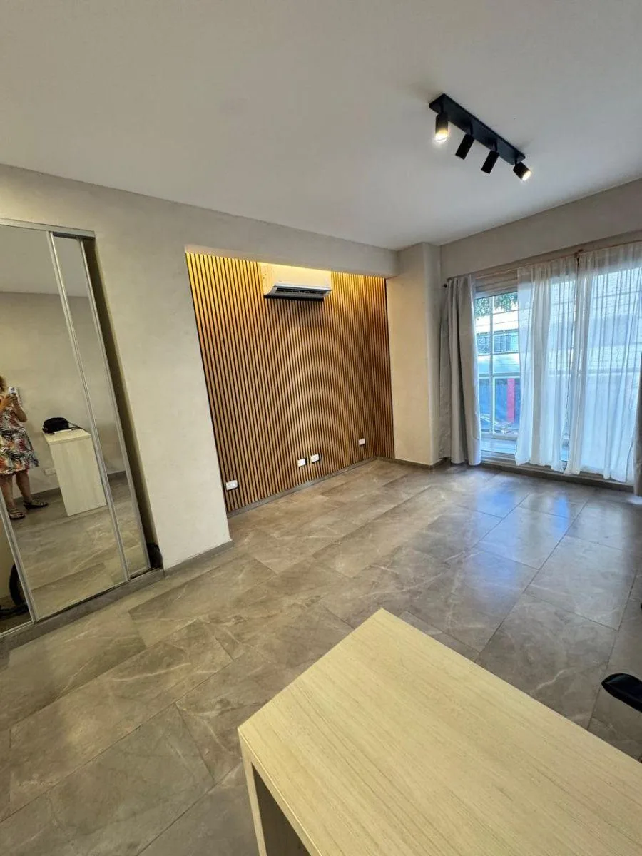 Furnished studio apartment in Almagro with balcony