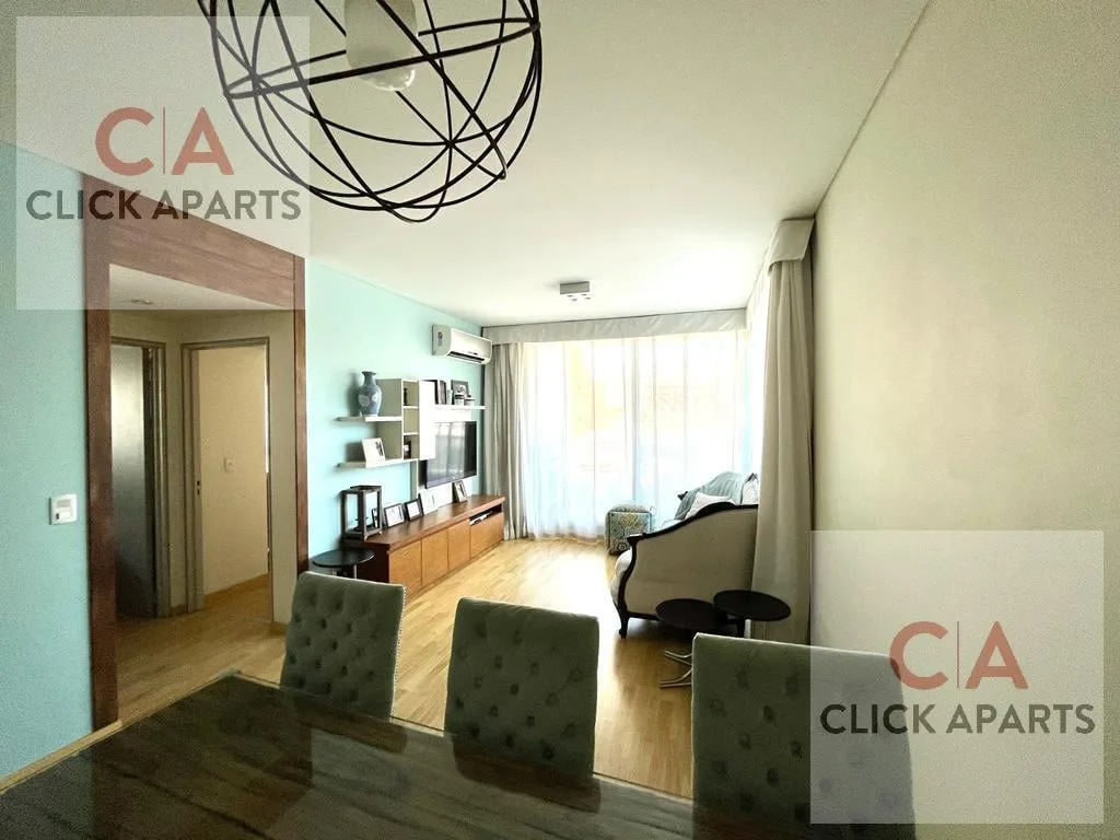 Apartamento de três ambientes com varanda em Almagro