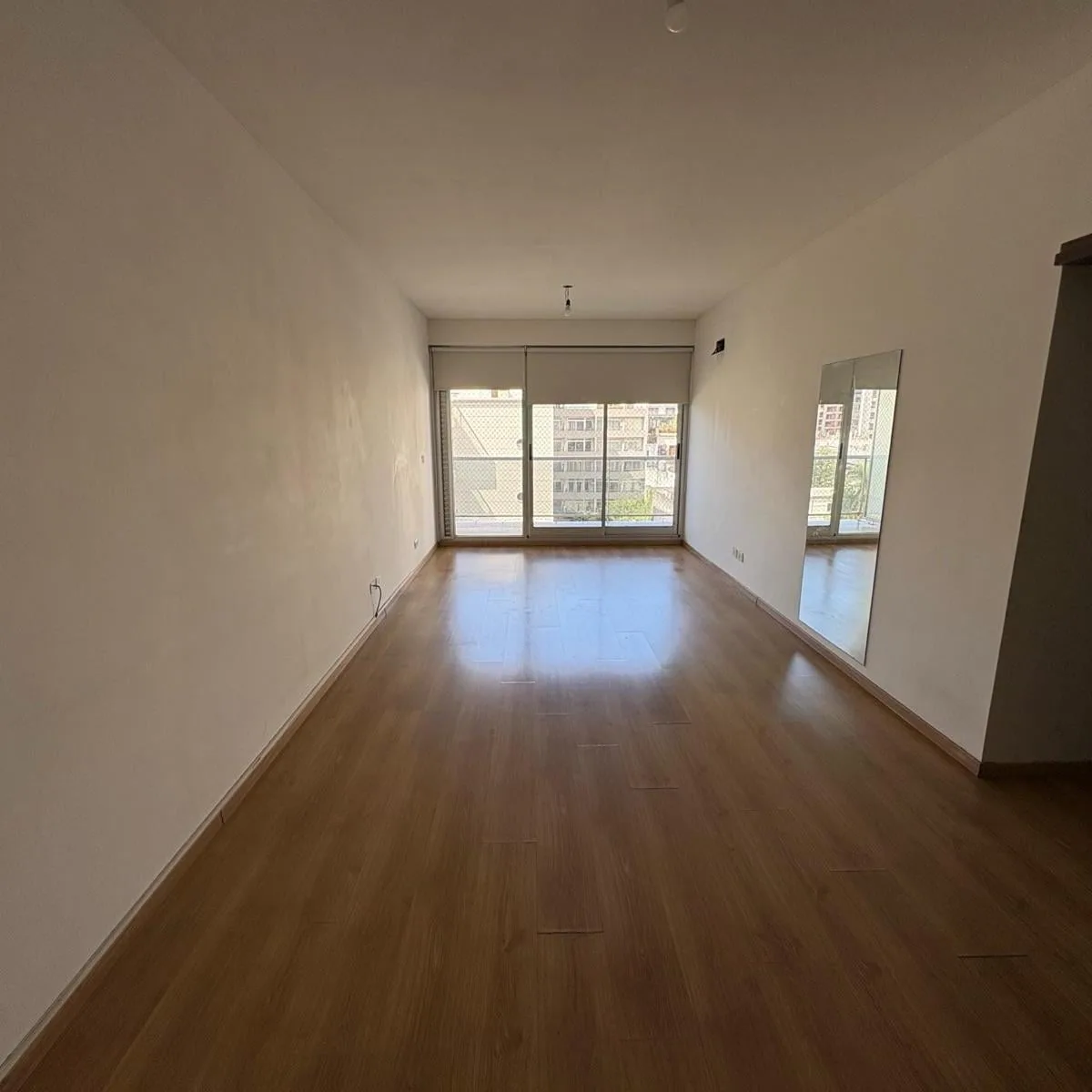 Kitnet em Monserrat com varanda de frente para a rua