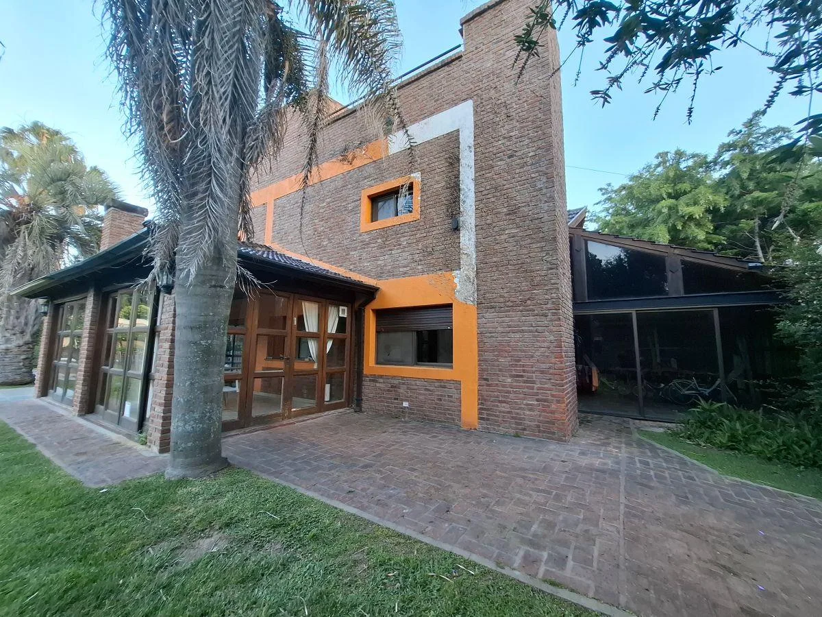 Casa en alquiler anual en Los Rosales (Canning)
