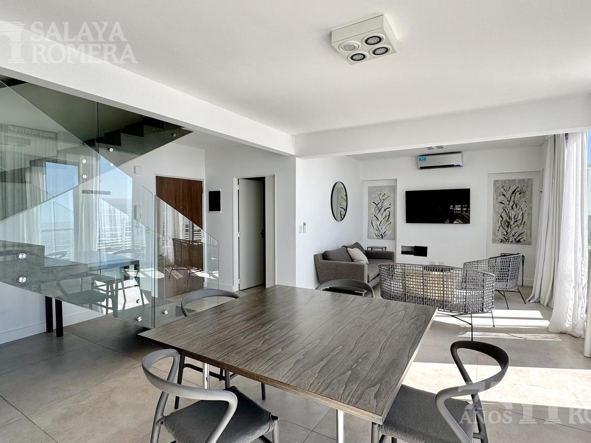 Furnished three-bedroom duplex in Vicente López with river view