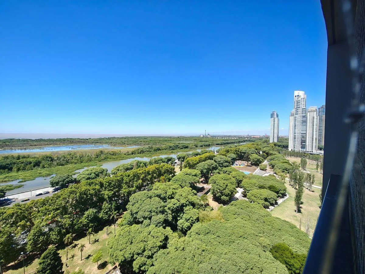 Двухкомнатная квартира с 2 спальнями и двумя парковочными местами в Puerto Madero