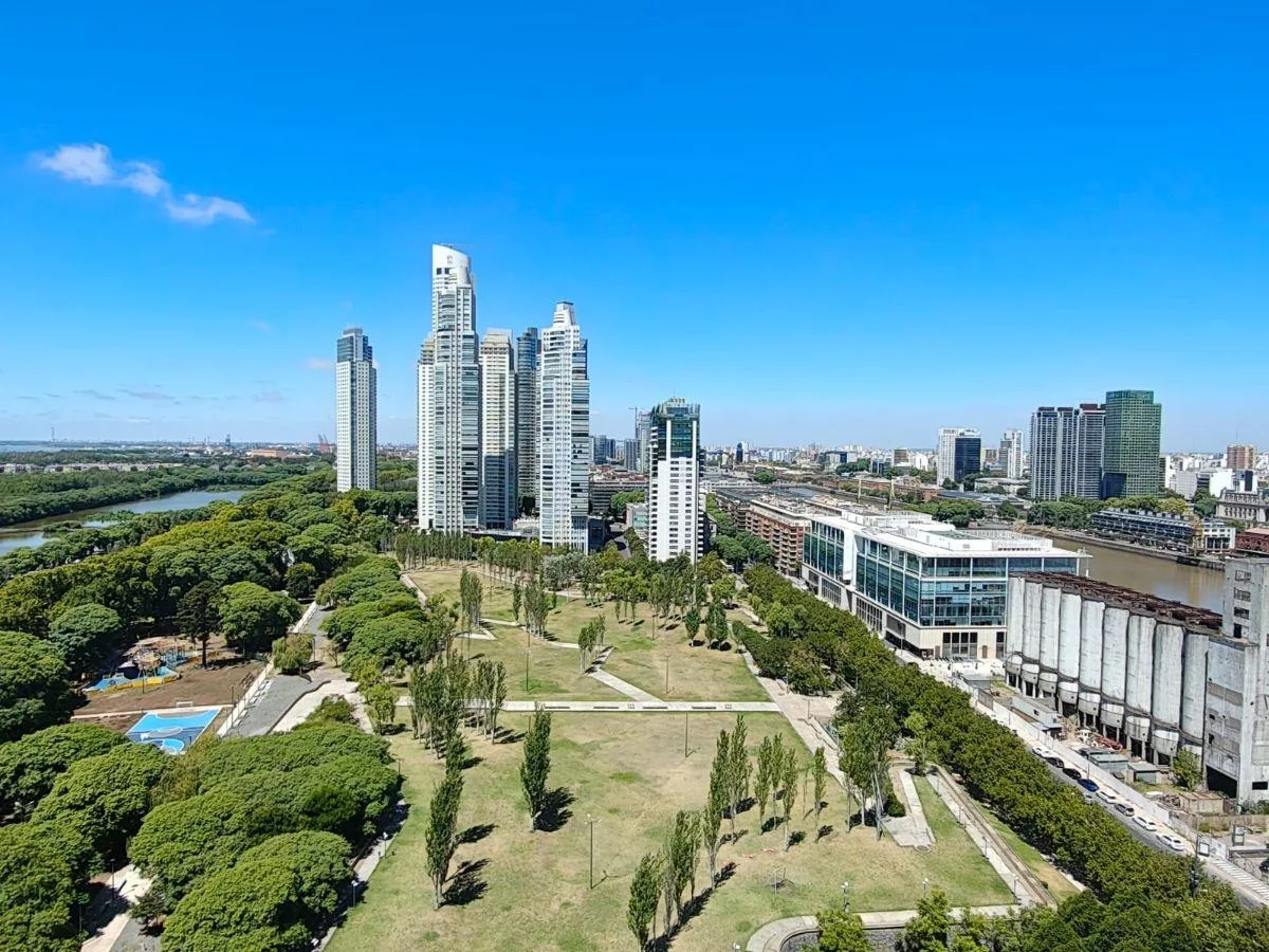 Квартира с 3 спальнями и 2 (закреплёнными) парковочными местами в Puerto Madero