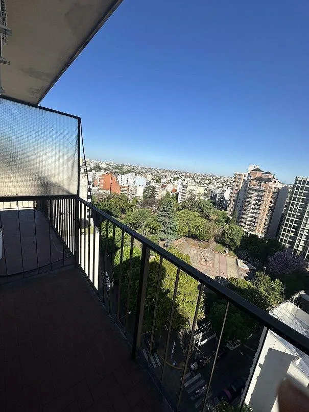 Departamento de 2 ambientes con balcón al frente en Ramos Mejía