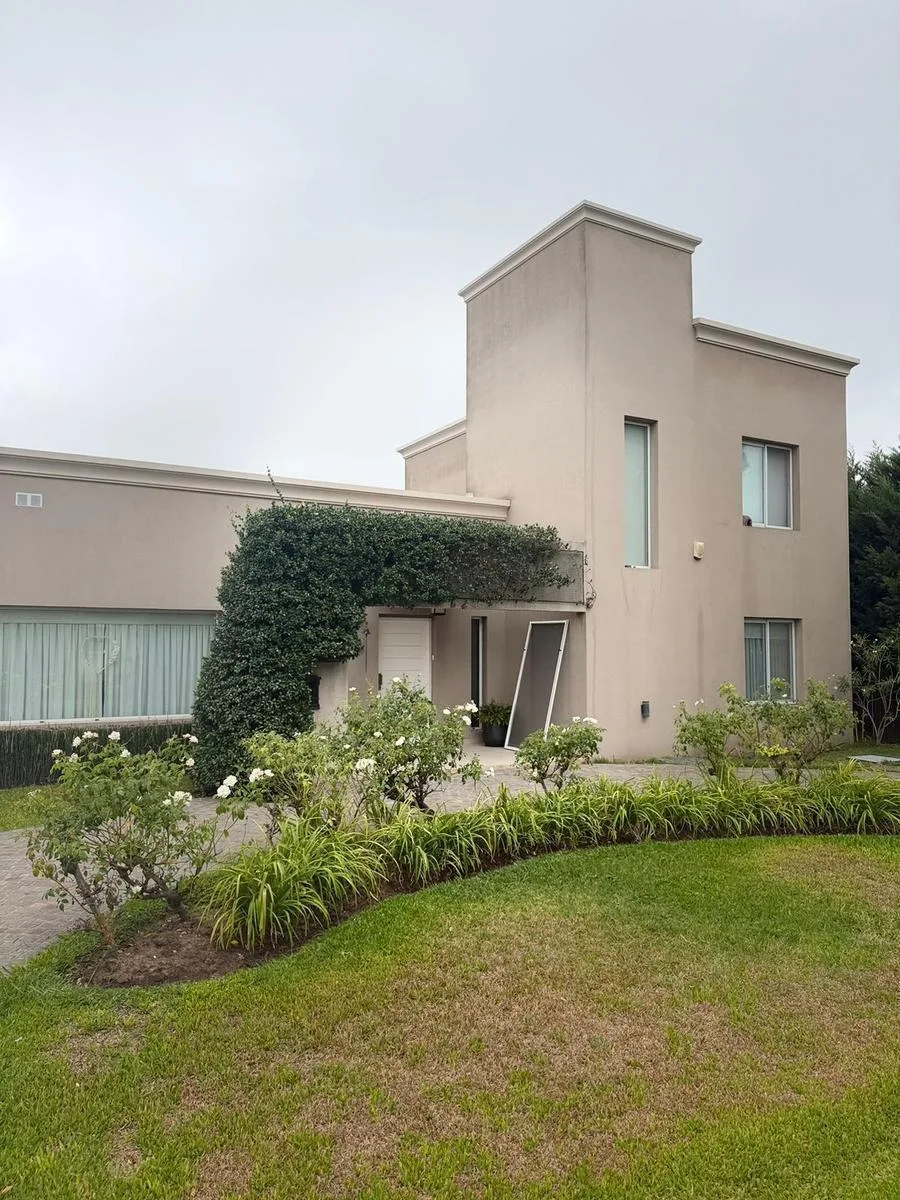 Casa de 3 dormitórios em Luján