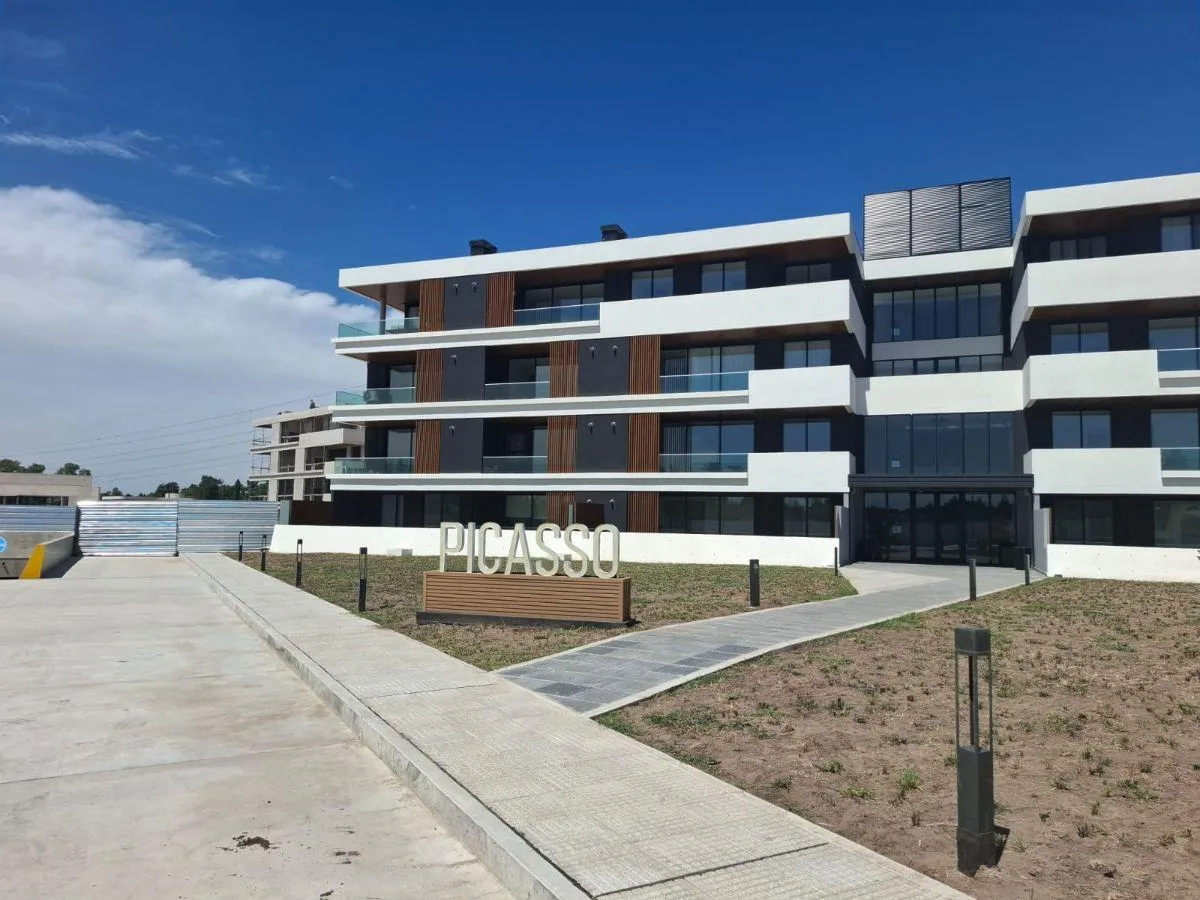 Apartamento de dois ambientes novo em Esteban Echeverría