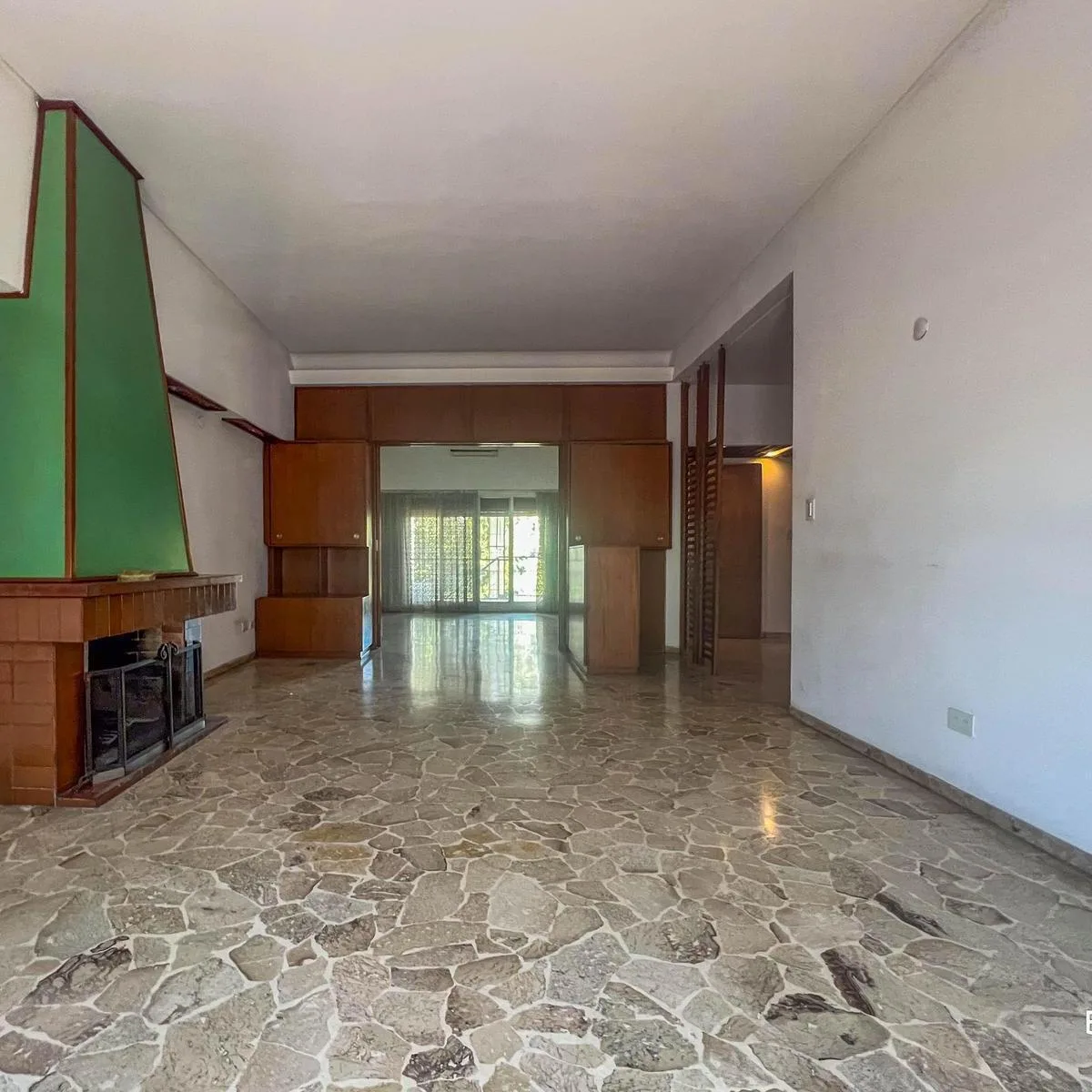 Apartamento com 3 dormitórios e jardim em Hurlingham Centro