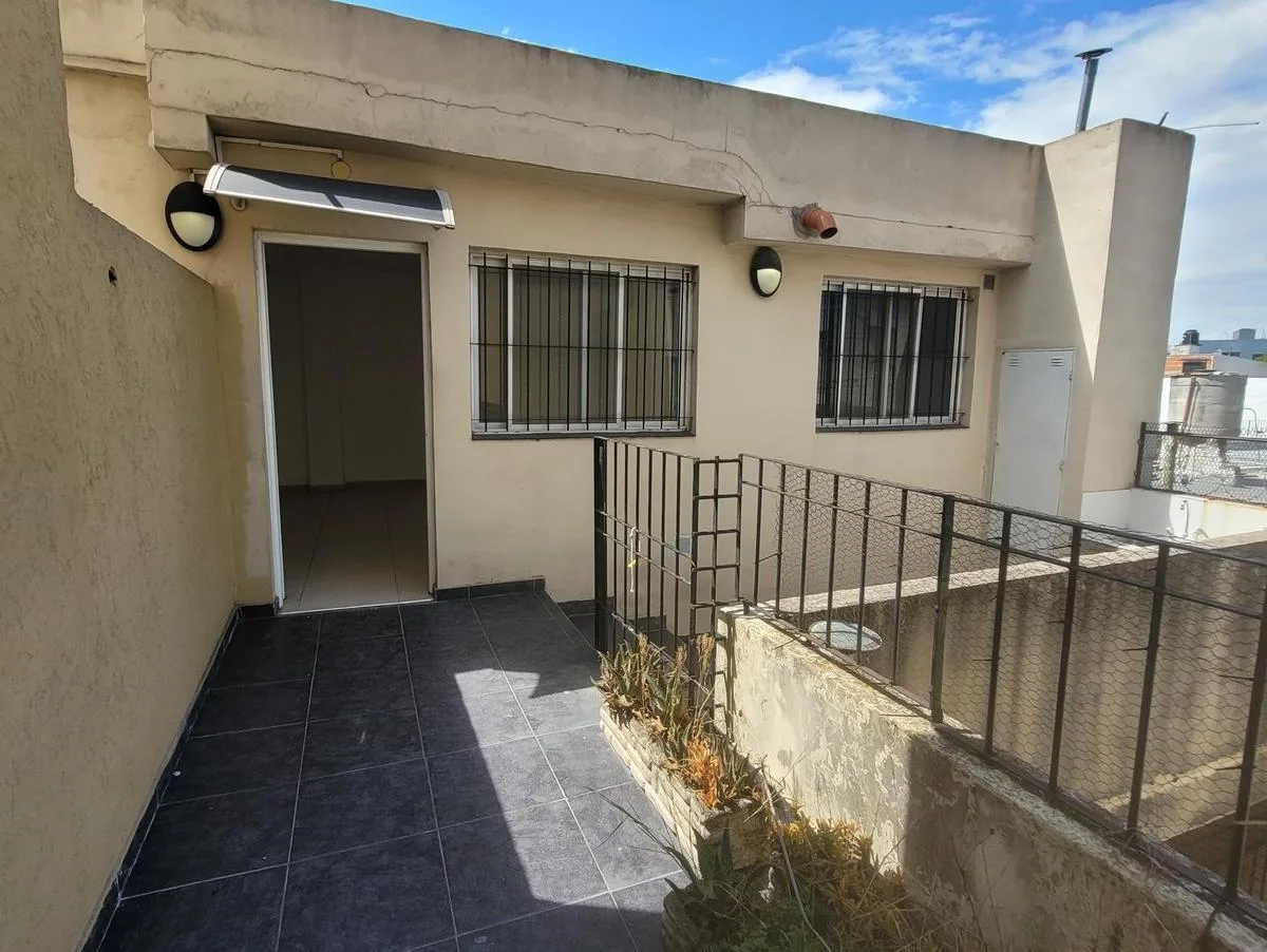 PH de 2 ambientes con patio terraza en Castelar