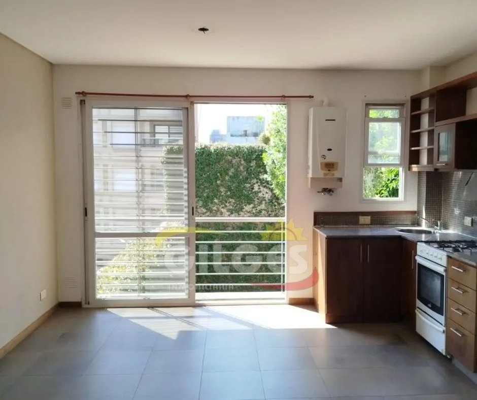 Departamento de 2 ambientes al contrafrente en Ramos Mejía