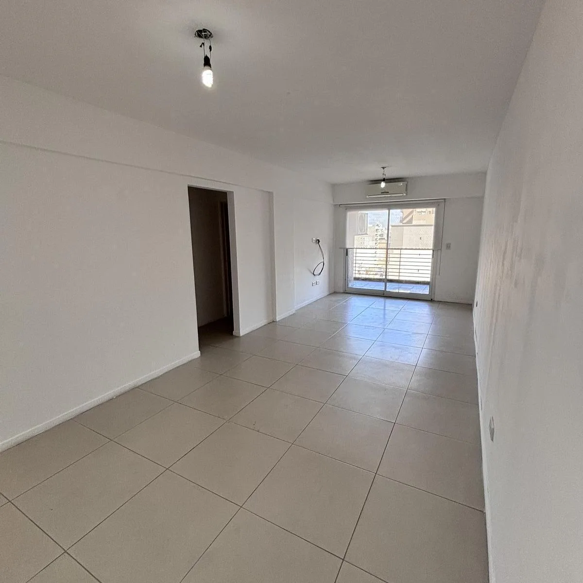 Departamento de 3 ambientes con cochera en Lanús Este