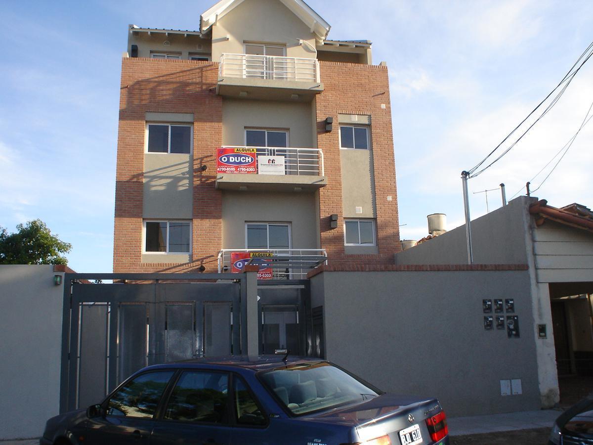 Departamento de 2 ambientes con cochera fija en Vicente López