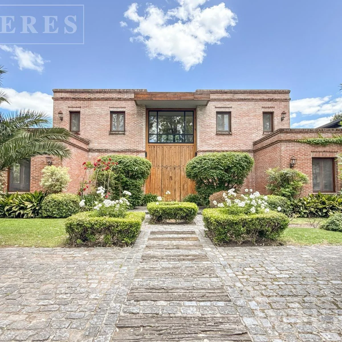 Four-bedroom house in Mayling Club de Campo