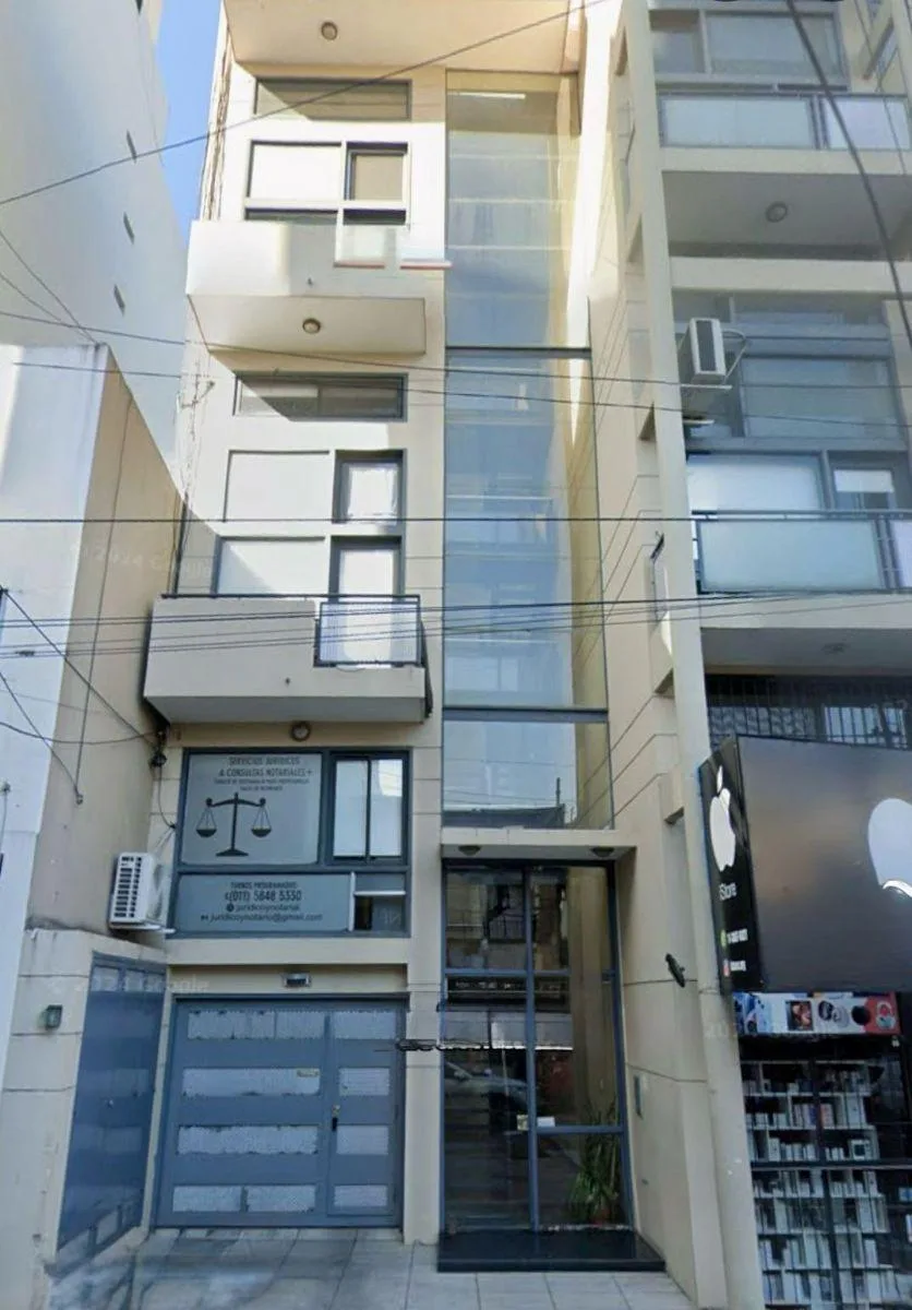 Apartamento tipo loft de dois ambientes em dois níveis com vaga de garagem em Lanús