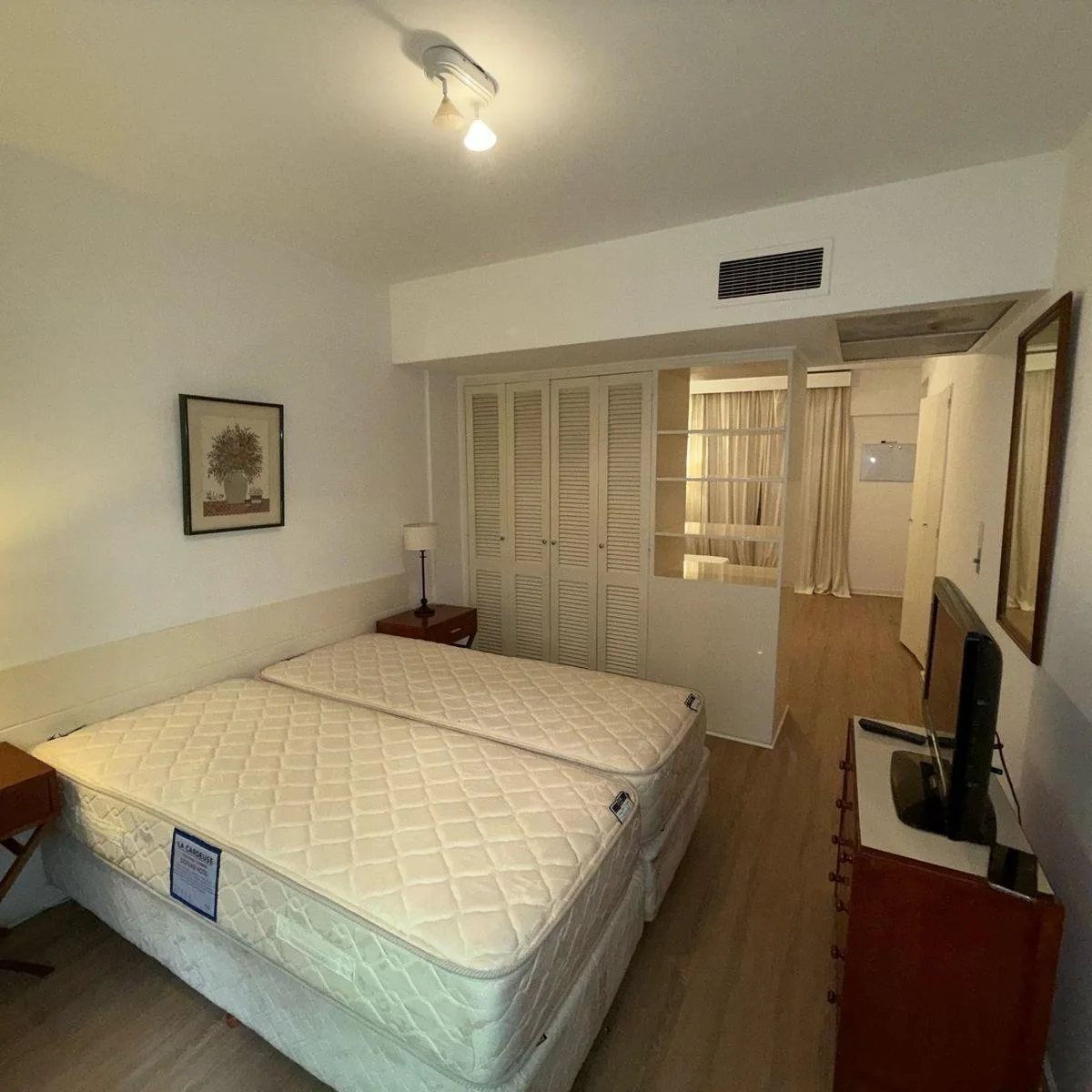 Kitnet mobiliada de frente em Retiro