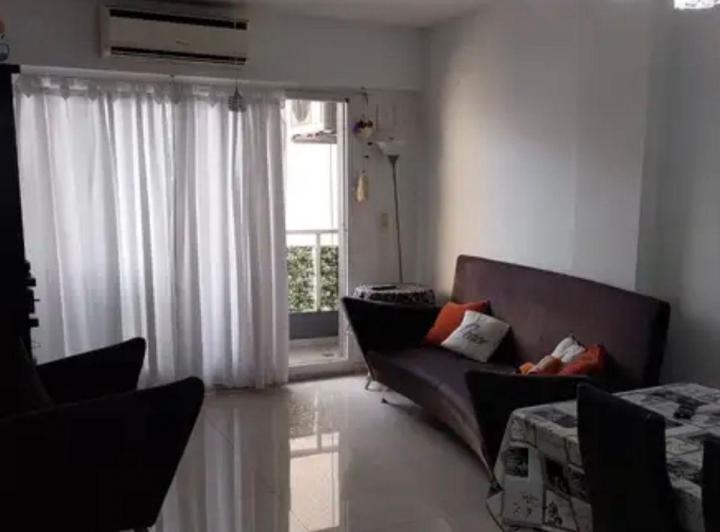 Apartamento mobiliado de 3 ambientes com 2 quartos e varanda em Boedo