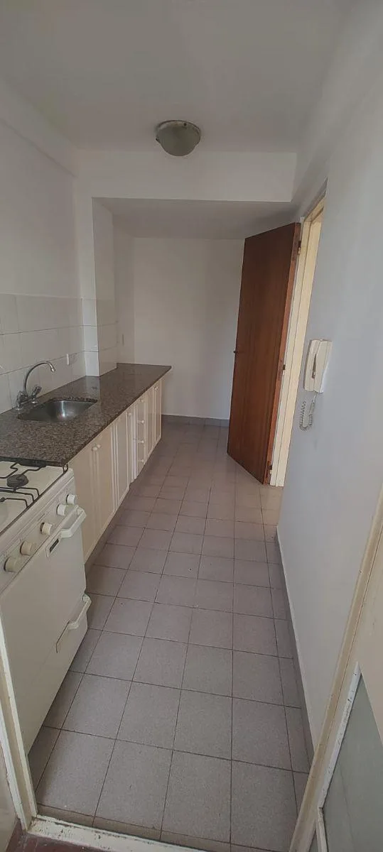 Alquiler Departamento de un Dormitorio Muy Amplio, Cocina Separada, Lavadero Separado