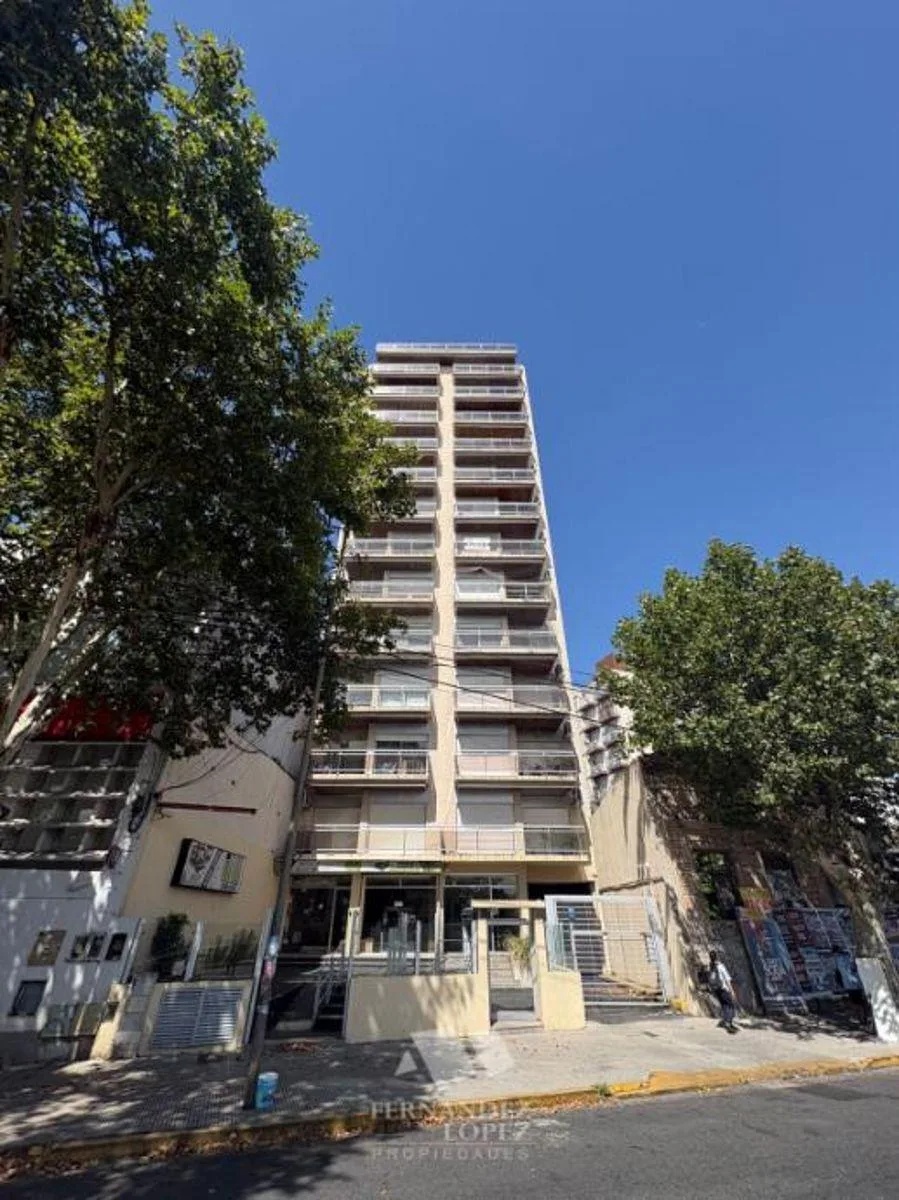 Two-bedroom half-floor apartment in Quilmes