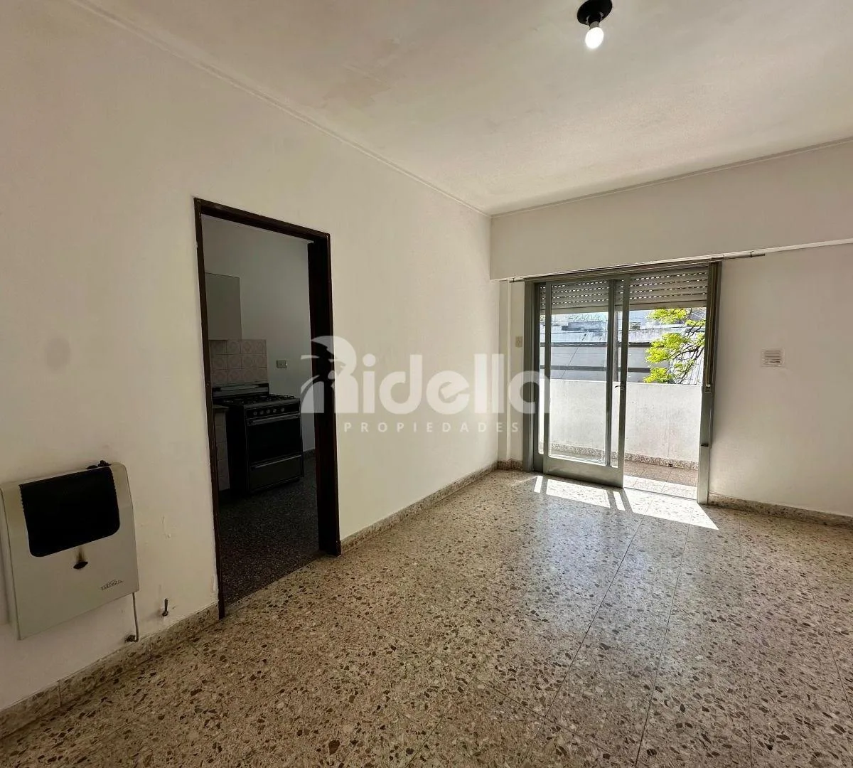 Apartamento de dois dormitórios com varanda em La Plata