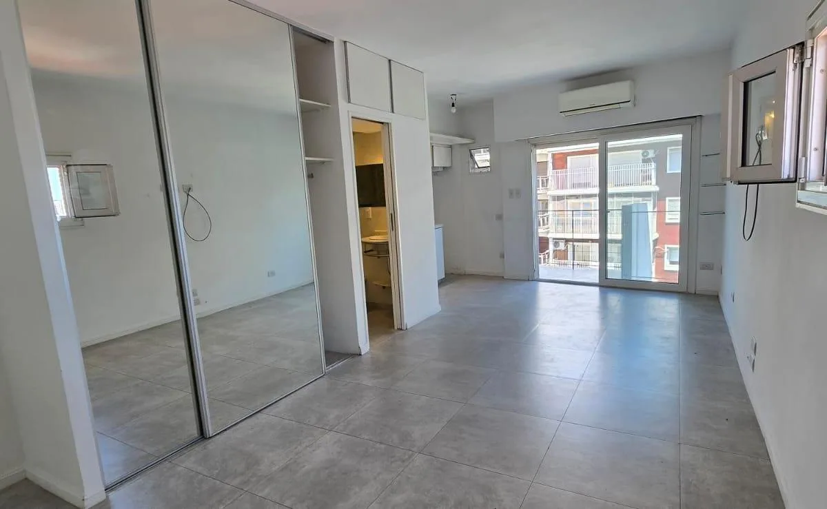 Kitnet em Palermo com varanda, 12º andar e orientação norte